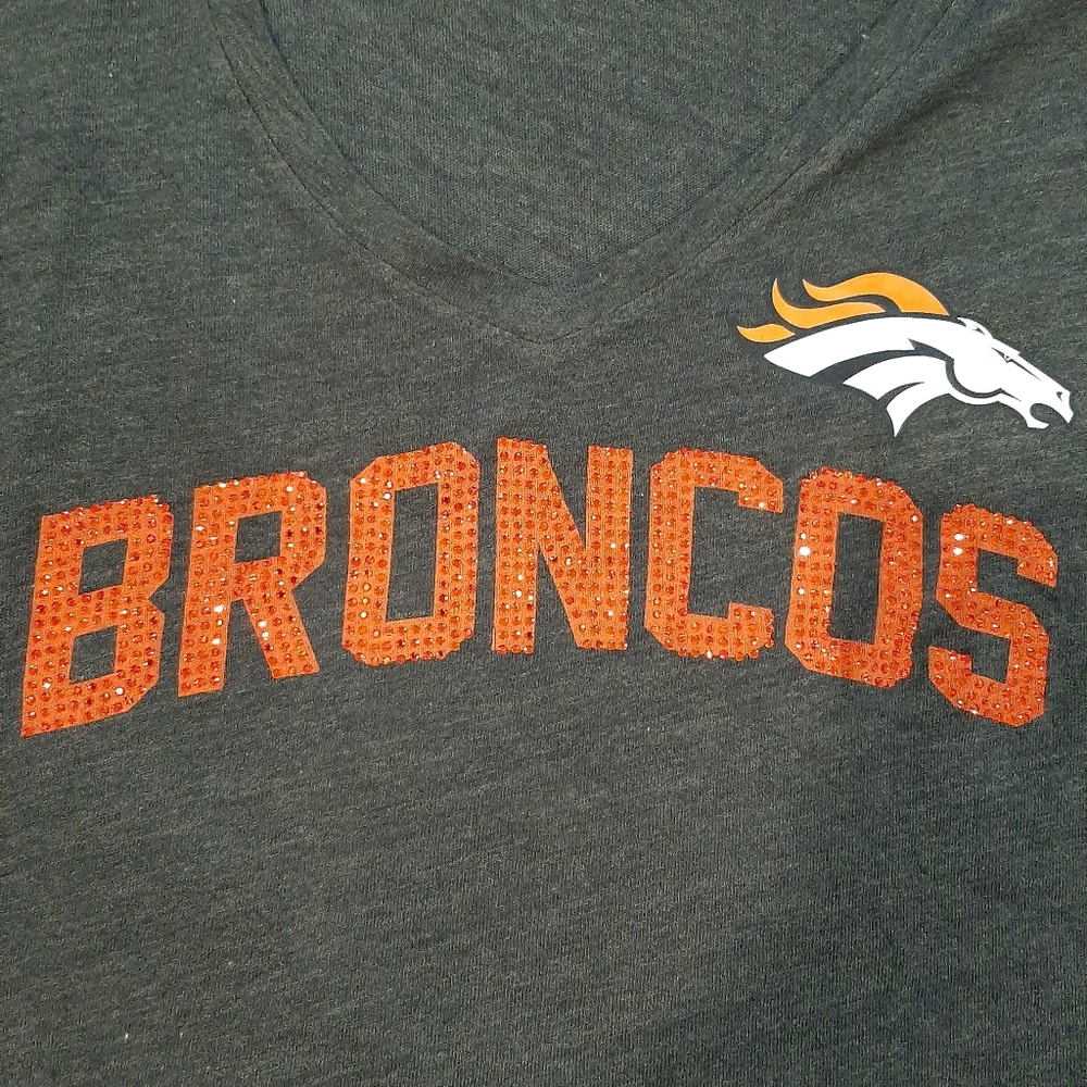 🐎Denver Broncos vneck tee🐎 - Picture 2 of 6